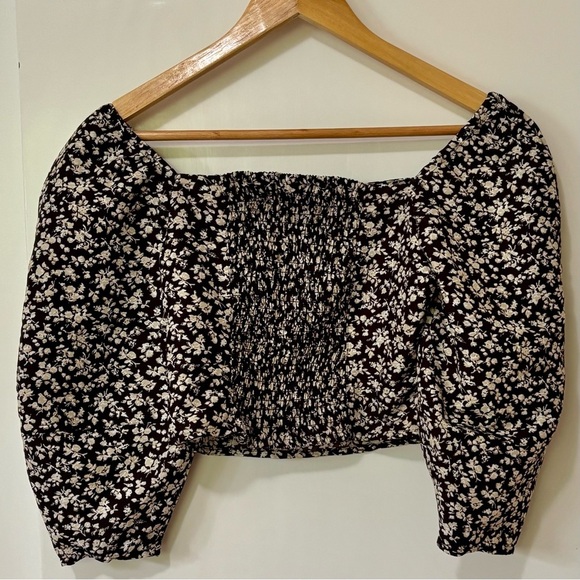 Levi’s| ‘Yvie’ Puff 3/4 Sleeve Smocked Cropped Blouse Floral Black Agate Sz XS - Picture 4 of 6